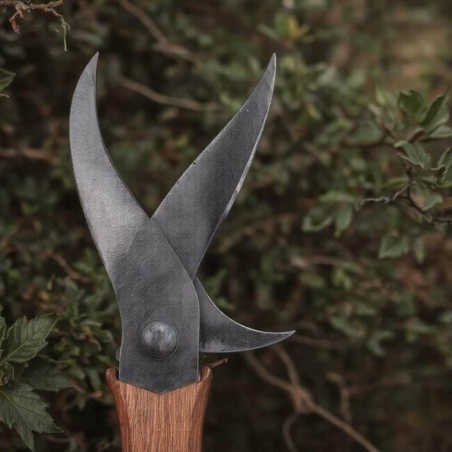 Ostrzenie sekatora z wbudowanym ostrzem